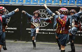 Halk oyunları ekipleri birincilik için ter döktü