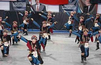 Halk oyunları şöleni Buldan’da izleyenleri mest etti