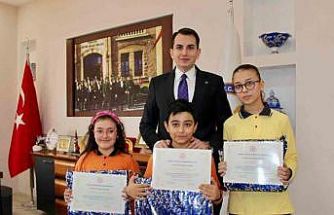 Hisarcık’ta "Kitap kurdu" öğrencilere Kaymakam Atam’dan ödül