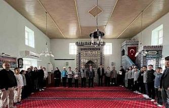 Hisarcık’taki camilerde müezzinlik yapan öğrenciler ödüllendirildi