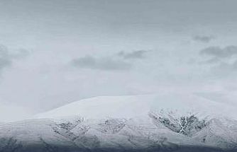 Iğdır Ovası’nı çevreleyen sıra dağlar yeniden beyaza büründü