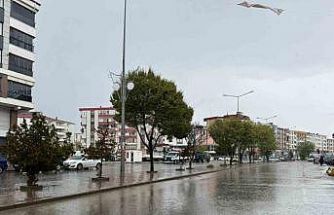 Iğdır’da 5 dakikalık sağanak hayatı felç etti