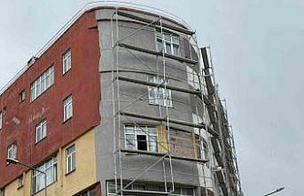 Iğdır’da binadaki dış cephe çalışmasında güvenlik ihmali