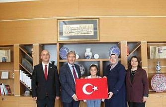 İl Milli Eğitim Müdürü Yılmaz Türkiye birincisi öğrenciyi tebrik etti