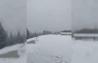 İlkbahar yerini kışa bıraktı, turizm alanı yeniden beyaz örtüyle kaplandı