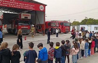 İlkokul öğrencilerinden itfaiye istasyonuna ziyaret