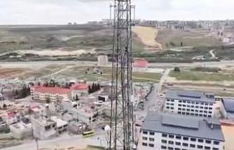 İntihar için elektrik direğine çıkan şahıs, polis dronu ile vazgeçirildi