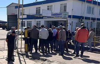 İş alamayan kooperatif üyeleri fabrika önünde toplandı