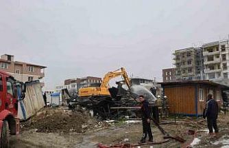 İşçilerin kaldığı 2 katlı yatakhane alevlere teslim oldu