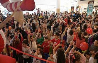 Isparta Belediyesi’nin 23 Nisan etkinliğinde renkli görüntüler