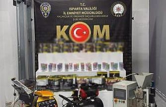 Isparta’da kaçakçılık operasyonunda binlerce kaçak ürün ele geçirildi