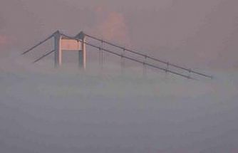 İstanbul Boğazı’nda yoğun sis: Fatih Sultan Mehmet Köprüsü gözden kayboldu