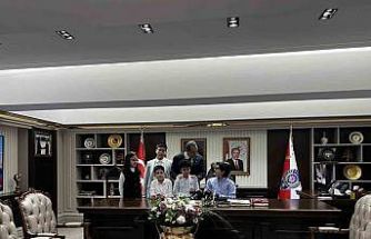 İstanbul İl Emniyet Müdürü Yıldız, koltuğunu şehit çocuğuna devretti