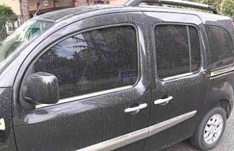 İstanbul’a çamur yağdı, araçlar çamurla kaplandı