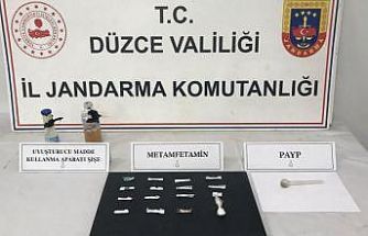 İstanbul’dan aldığı uyuşturucu maddeleri Düzce’de satacağı öğrenilen şahıs yakalandı