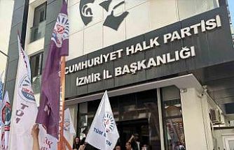İzmir’de belediye memurları CHP’nin kapısına dayandı