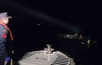 İzmir’de hareketli lastik bottaki 33 düzensiz göçmen yakalandı