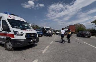 İzmir’de otomobil ile hafif ticari araç çarpıştı: 4’ü çocuk 7 yaralı