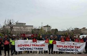 Jandarma 300 traktör sürücüsüne eğitim vererek 600 reflektör dağıttı