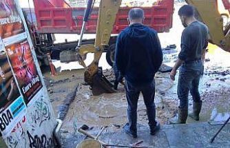 Kadıköy’de ait su borusu patladı, yollar göle döndü