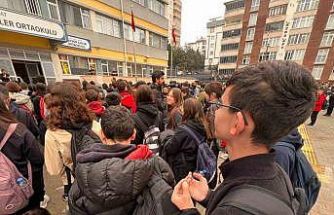 Kahramanmaraş’ta öğrenciler, saldırıda hayatını kaybedenler için dua etti