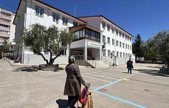 Kahramanmaraş’taki saldırının ardından veliler öğrencilerin eşyalarını okuldan almaya başladı