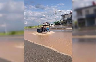 Kahta’ya bağlı Narince’de yağış sonrası yollar göle döndü