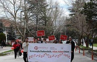 Kampüste "Otizm İçin Kırmızı Kampüs Yürüyüşü"