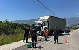 Kamyonla çarpışan motosikletli hayatını kaybetti