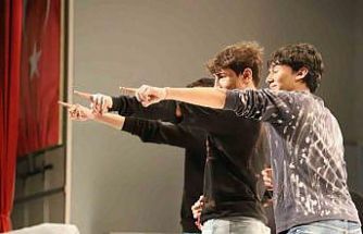 Karabük’te gençler tiyatro sahnesinde yarıştı