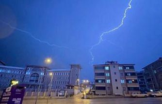 Karabük’te sağanak etkili oldu, şimşekler gökyüzünü aydınlattı