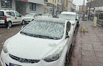 Karlıova’da nisan karı etkili oldu