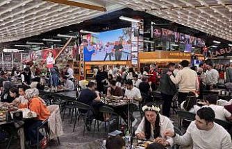 Karnaval esnafın yüzünü güldürdü, kebapçılar doldu taştı