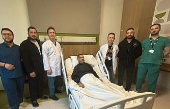 Karnında 8 kiloluk böbrekle yaşayan hasta, 30 dakikalık ameliyatla sağlığına kavuştu