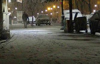 Kars’ta bahar yerini kışa bıraktı: Kar yağışı kenti beyaza bürüdü