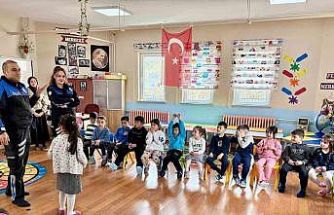 Kars’ta polis öğrencilerle buluştu