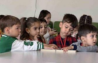 Kartepe’de minikler Kütüphaneler Haftası’nı müzikli masallarla kutladı