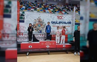 Kartepe’nin karateci yıldızlarından madalya yağmuru