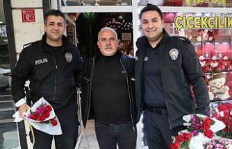 Kavga diye geldiler, çiçeklerle karşılandılar