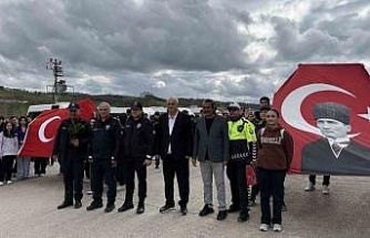 Kavga ihbarı üzerine geldiler, alkışlarla karşılandılar