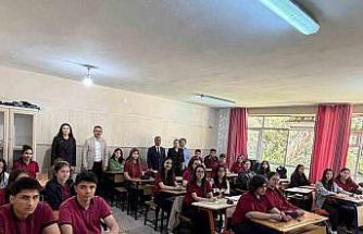 Kaymakam Ateş liseli öğrencilerle bir araya geldi