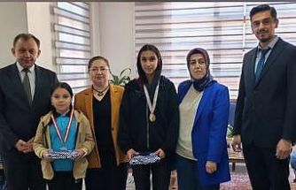 Kaymakam Doğru, başarılı öğrencileri makamında ağırladı