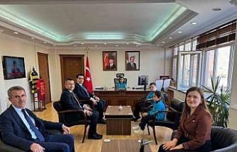 Kaymakam Tutay koltuğunu öğrencilere devretti