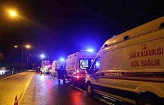 Kazada yaralanan kardeşi ile aynı ambulansa binmek isteyen yaralı ekiplere zor anlar yaşattı