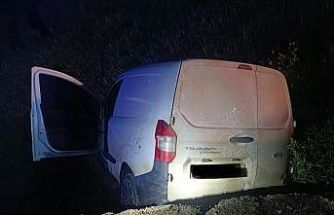 Kırıkhan’da şarampole devrilen hafif ticari aracın sürücüsü yaralandı