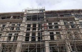 Kırşehir’de 3 işçi maaşlarını alamadıkları iddiasıyla inşaata çıktı