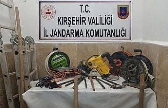 Kırşehir’de kaçak kazı yapan 5 şüpheli suçüstü yakalandı