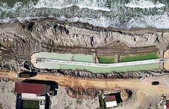 Kıyı erozyonunun tahrip ettiği Karasu sahilinde önlemler alınıyor