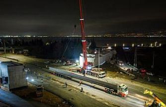 Kocaeli’de 700 tonluk vinçle 9 saatlik gece operasyonu