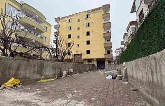 Kolonlarından çatlama sesi geldiği için tahliye edilmişti: O bina için yıkım kararı çıktı